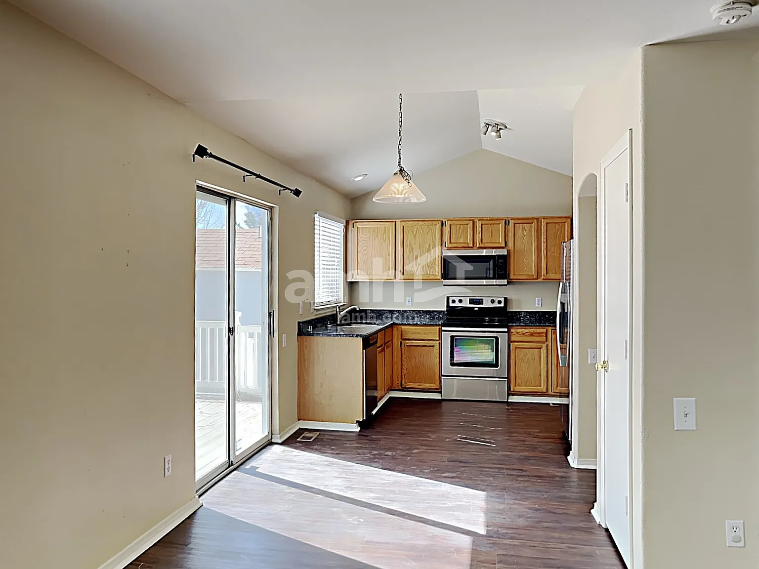 5 bed, 3.5 bath, 1949 sqft, $3,090 — Photo 4