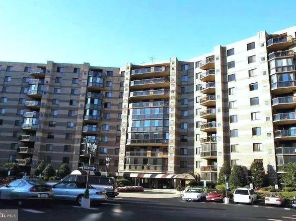 8340 Greensboro Dr APT 919, Mc Lean, VA 22102