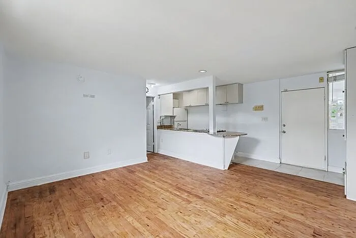1301 S Howard Ave — Photo 3