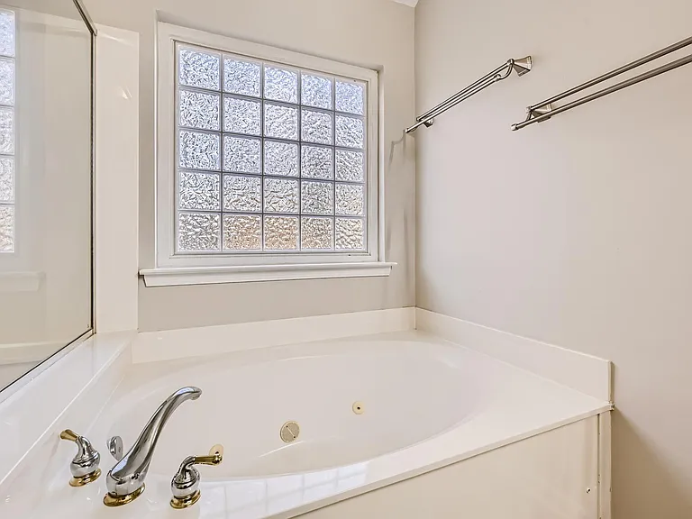 9918 Southampton Commons Dr — Photo 12
