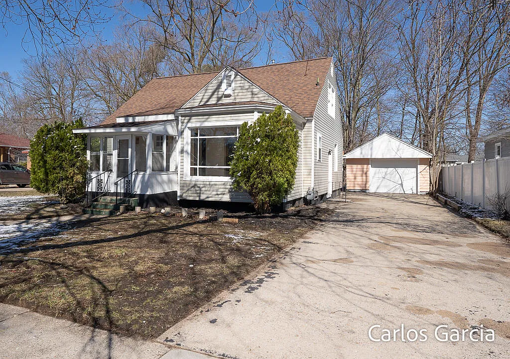 982 Allen Ave photo 1
