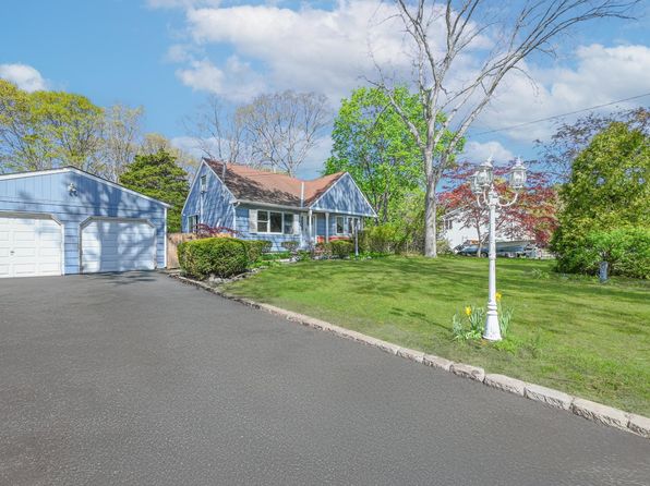86 Abinet Ct, Selden, NY 11784