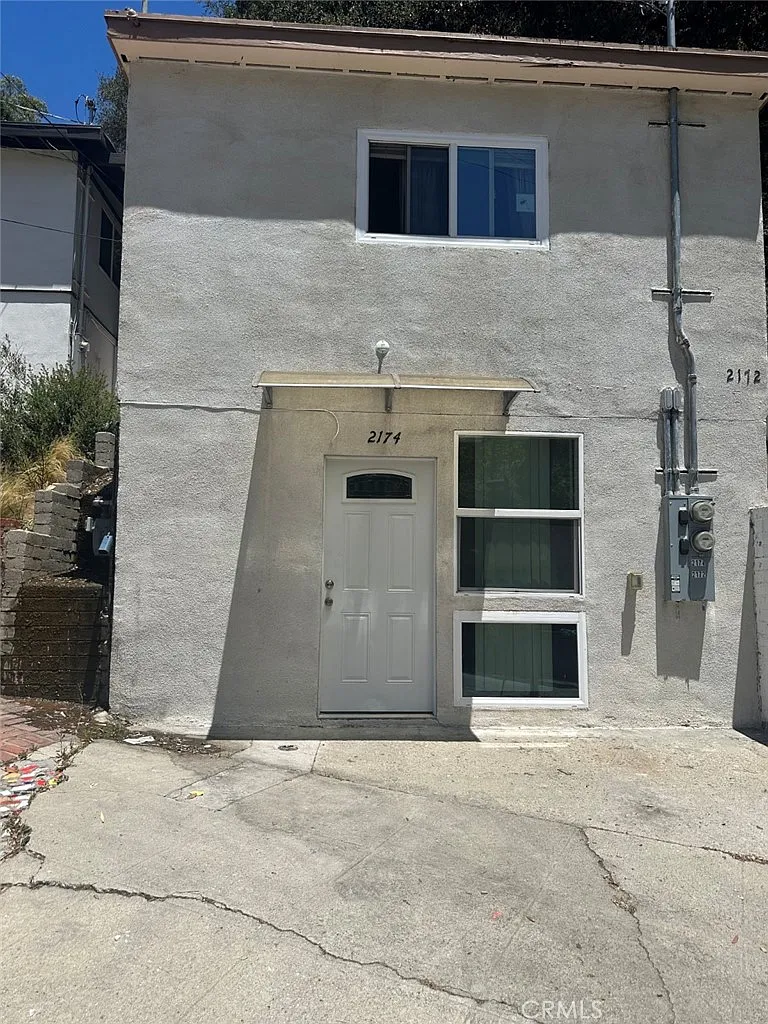 Studio, 357 sqft, $1,900 — Photo 1