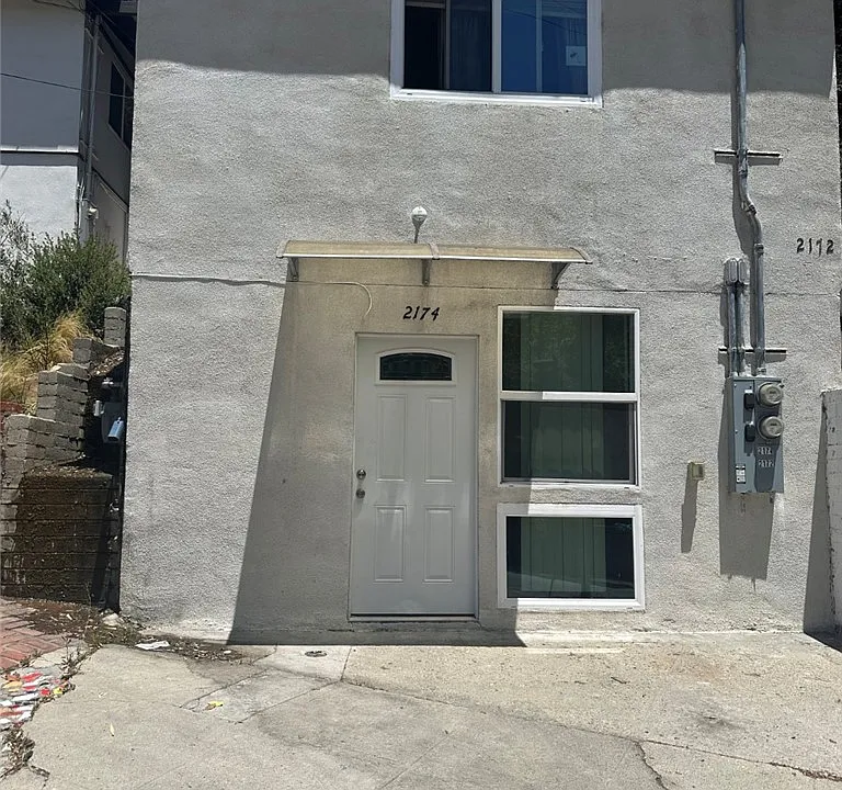 2174 N Beverly Glen Blvd