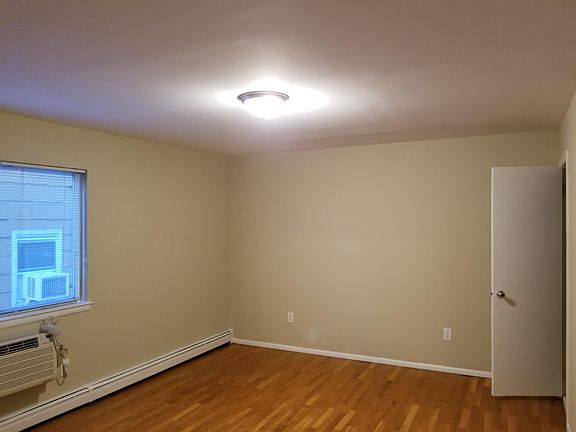 4th image of 315 Brielle Ave