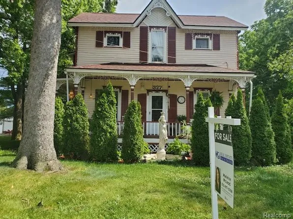 327 Reid Rd, Grand Blanc, MI 48439