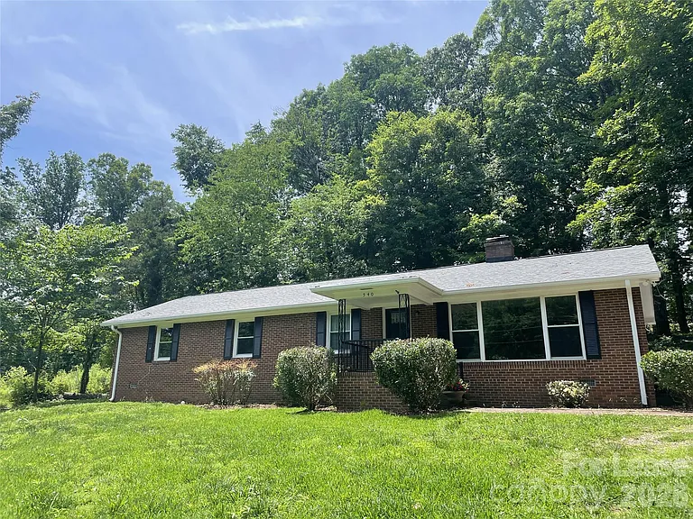 540 Carolyn Ln — Photo 1