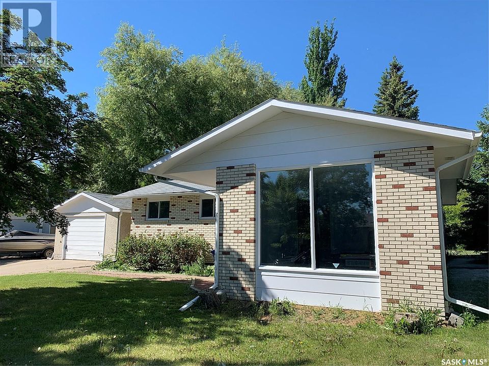 1st image of 1340 Gillmor Cres