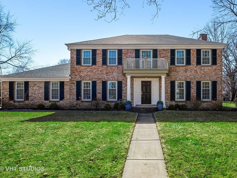 1st image of 350 Versailles Dr