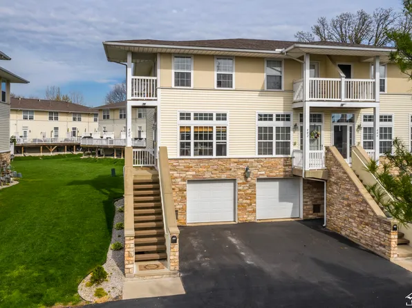 400 Beachwalk Trl, Luna Pier, MI 48157