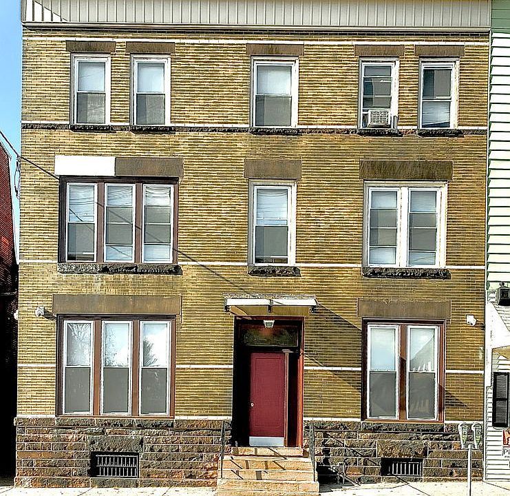 1st image of 221 N 8th St APT 24