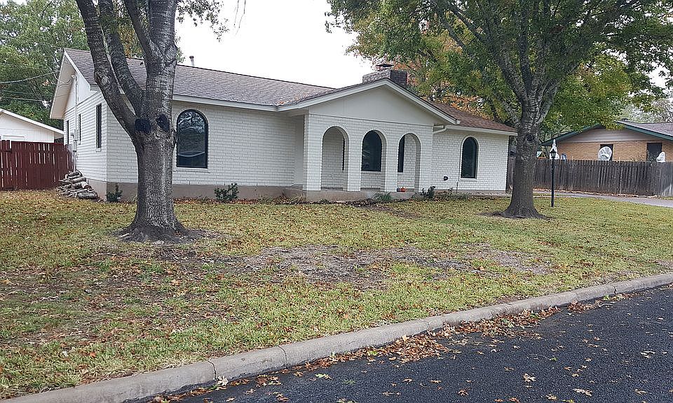 1st image of 215 Crestwood Dr