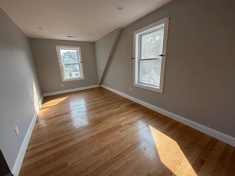 26 Newburg St — Photo 3