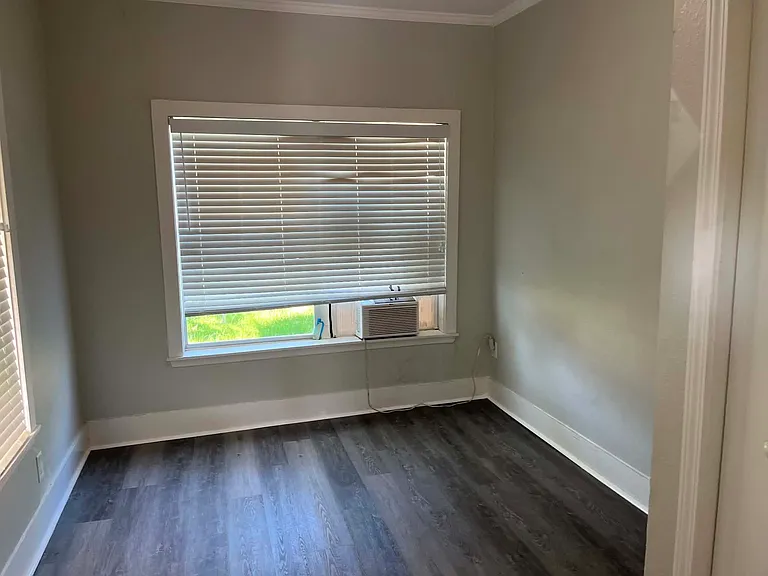 1607 Avenue I — Photo 18