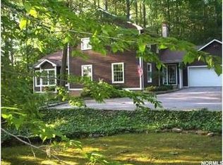 7660 Country Ln, Chagrin Falls, OH 44023