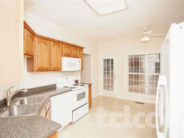 2315 Devonshire Dr — Photo 5