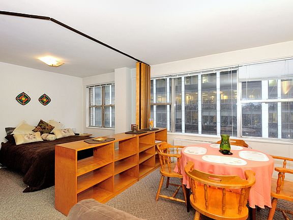 4th image of 77 W 55th St APT 10D