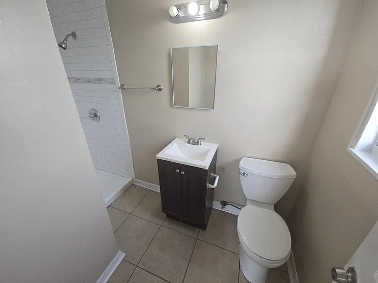 953 6th St SE #9 — Photo 8