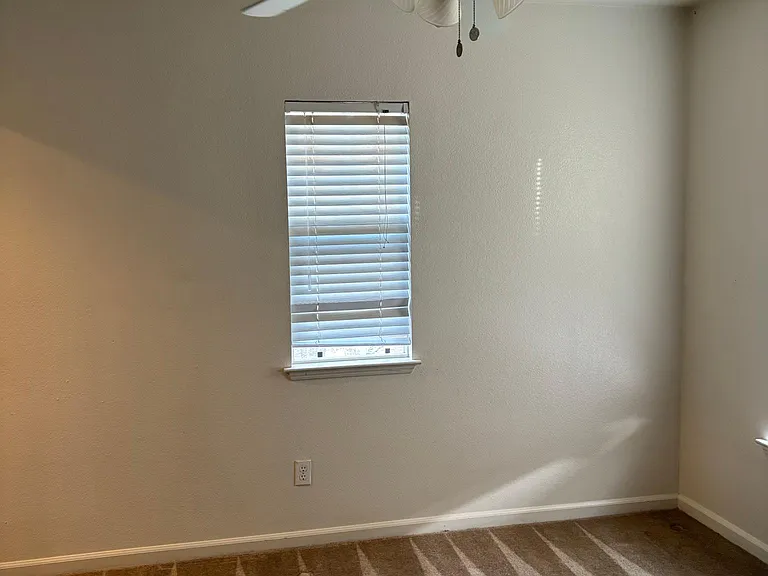 715 S Comunidad St — Photo 21