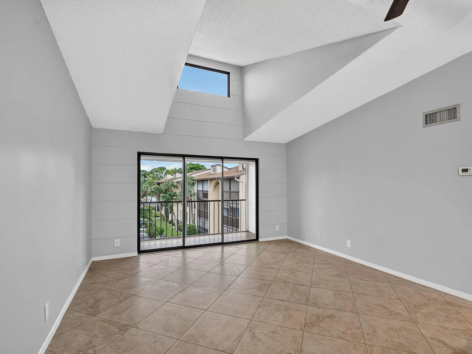 2 bed, 2.0 bath, 1064 sqft, $1,850 — Photo 2