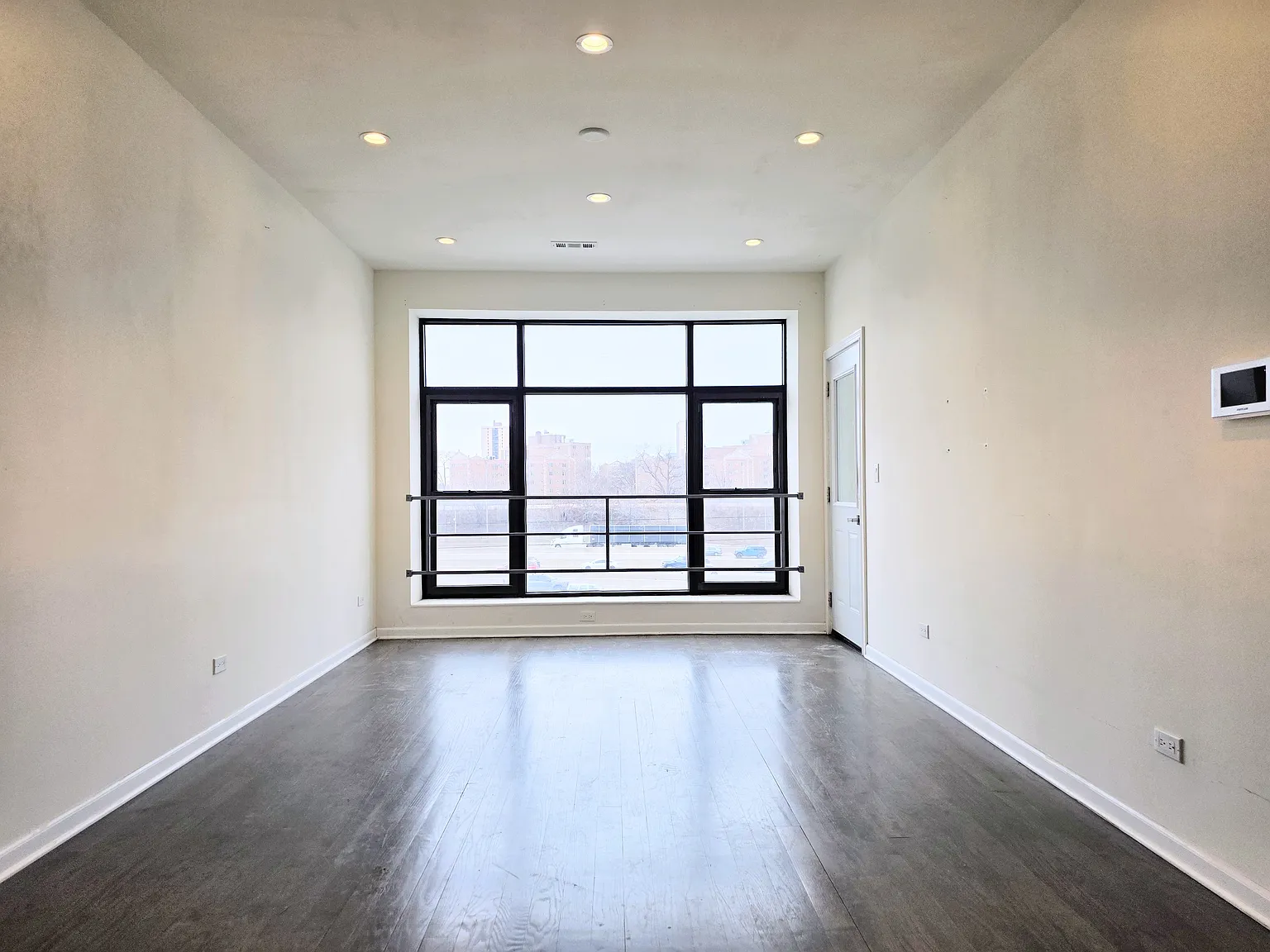 3 bed, 1380 sqft, $2,400 — Photo 4