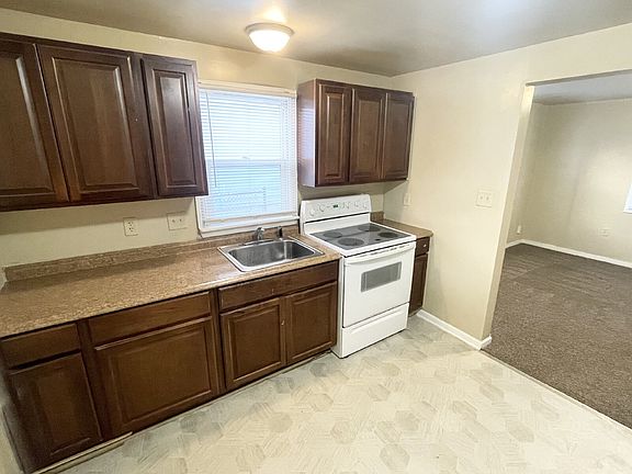 3rd image of 2037 N Luett Ave