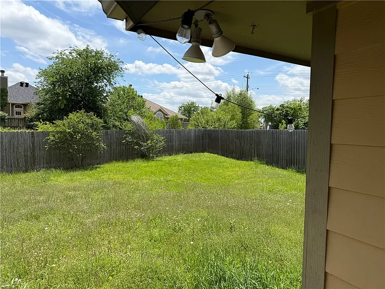 933 Crested Point Dr — Photo 13