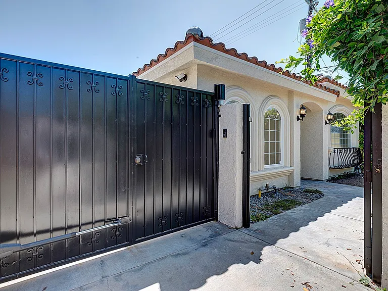 712 N Vista St — Photo 2