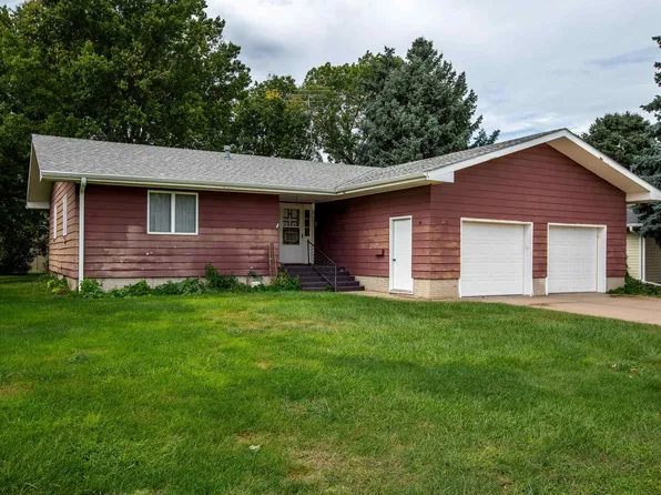 1209 Blaine St, Holdrege, NE 68949