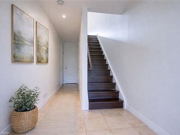 5th image of 43 Woolwich St