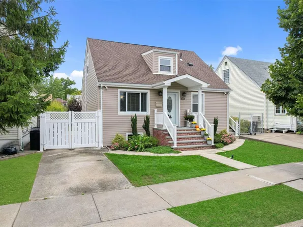 49-44 167th Street, Fresh Meadows, NY 11365
