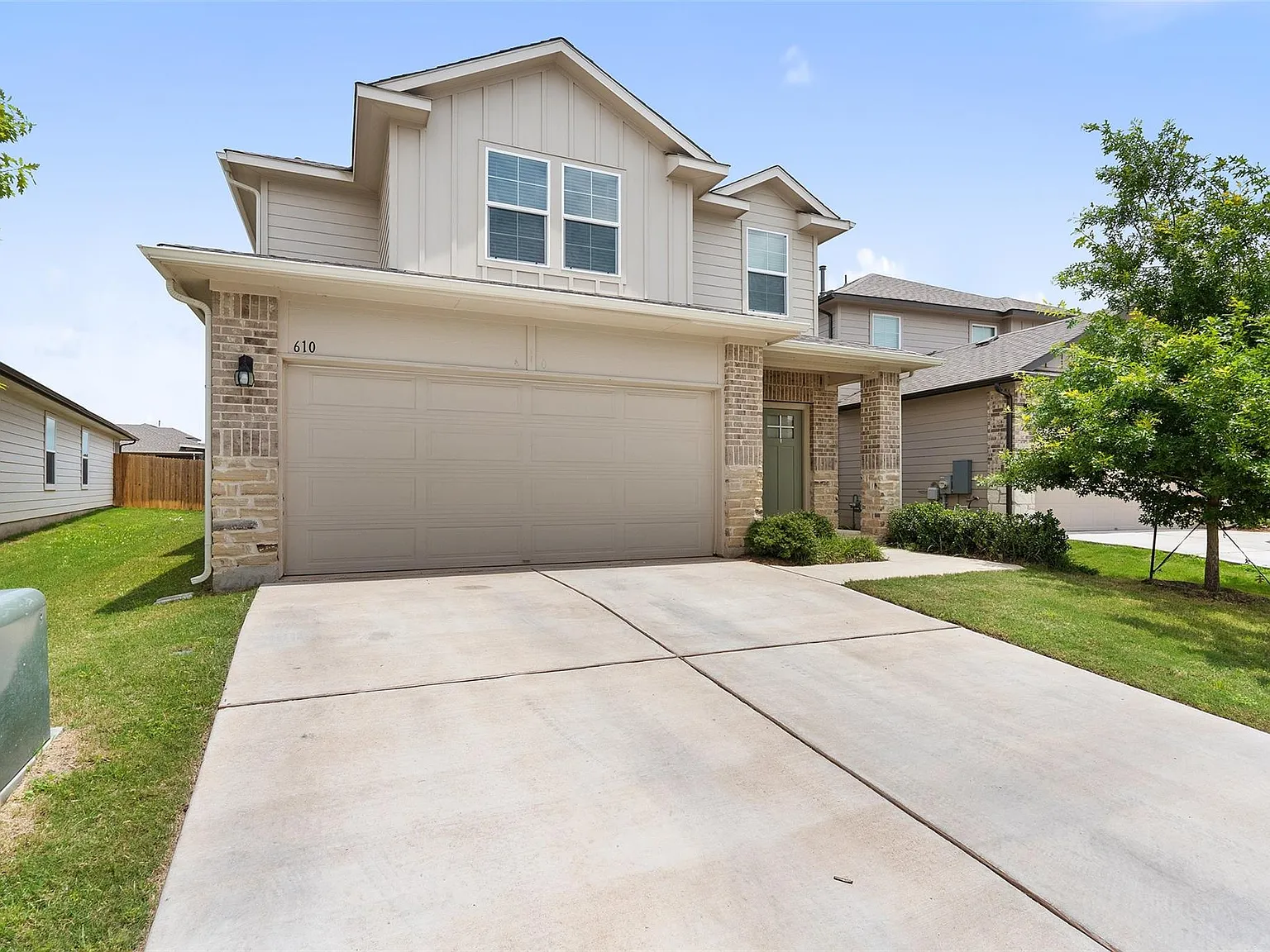 3 bed, 2.5 bath, 1858 sqft, $2,100 — Photo 2