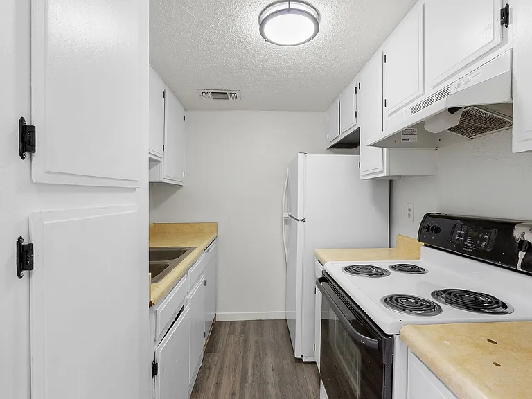 Chestnut Place Apartments — Photo 36