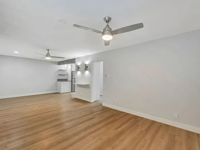 Palm View Village Inglewood — Photo 10