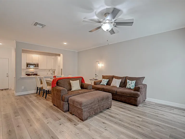 8077 El Mundo St #8077 — Photo 9
