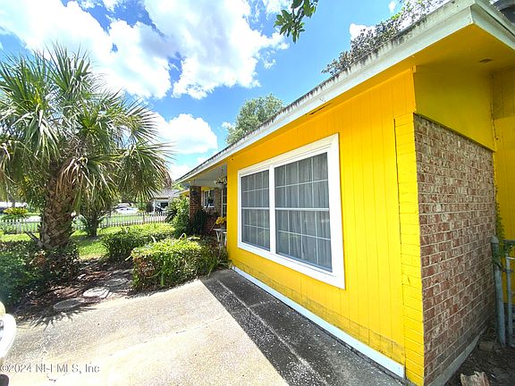 3rd image of 2842 GOLDENROD Circle W