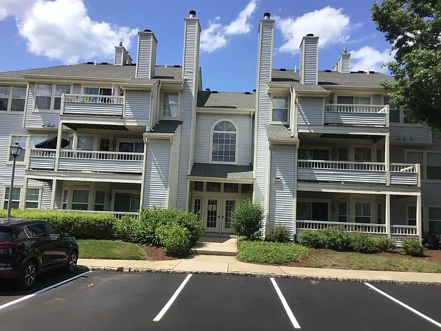 304 Trinity Ct #1 — Photo 4