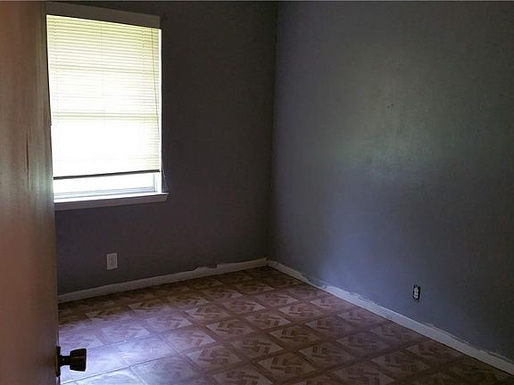 5th image of 2480 Crescent Dr