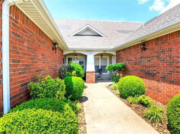916 S Lafayette St, Rogers, AR 72758