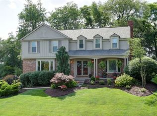 2660 Gloucester Dr, Pittsburgh, PA 15241