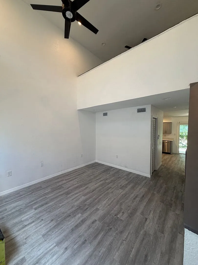 Newly renovated 1 Bedroom/1.5 Bath Townhome in central Orlando. — Photo 2