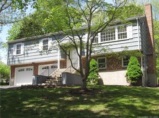 350 Canterbury Ln, Fairfield, CT 06825