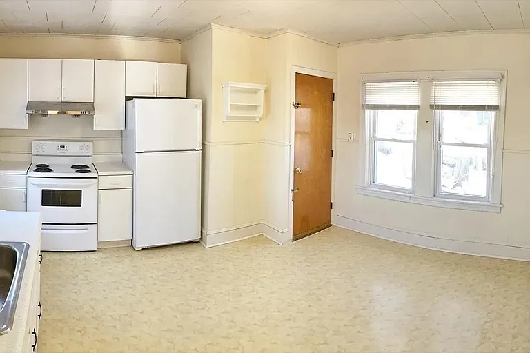 308 Belmont St #2 — Photo 5