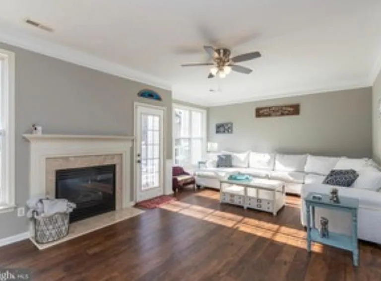 Living Room with deck access