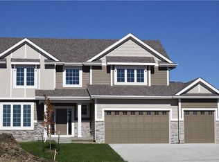 595 SE Red Fern Dr, Waukee, IA 50263