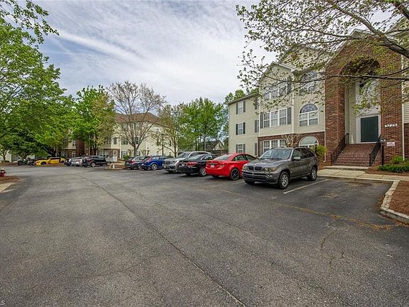 3rd image of 3729 Morris Farm Dr