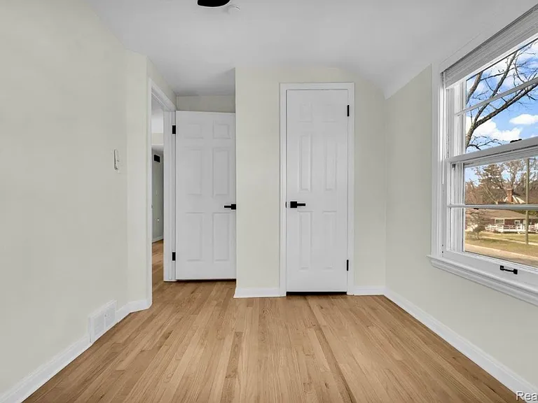 16350 Mack Ave — Photo 22