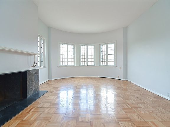 4th image of 923 Beacon St APT 2