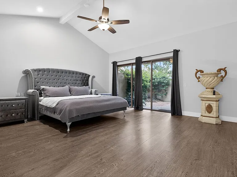 196 Kavenish Dr — Photo 14