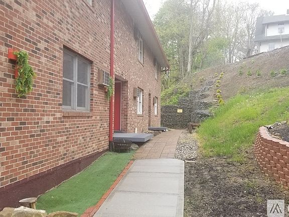 3rd image of 925 College Ave #1